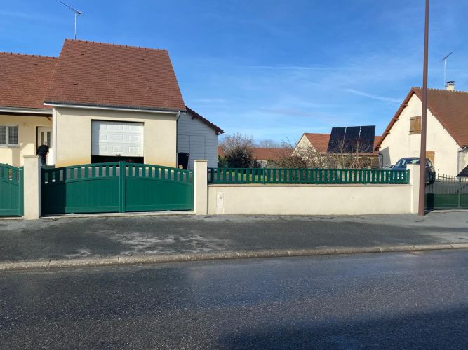 clôture et un portillon en aluminium à Dun-le-Palestel 2